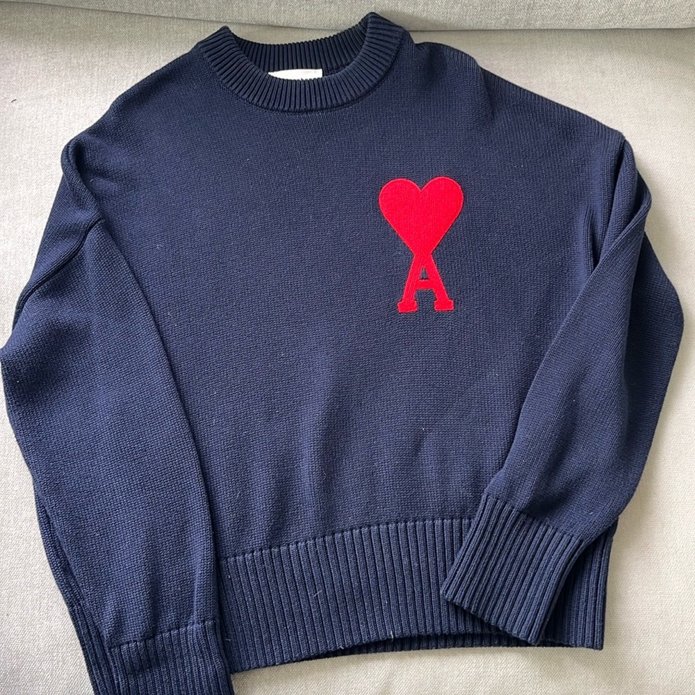 Navy Ami de coeur classic sweater. Men’s XS